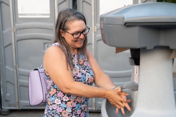Best Porta potty rental near me  in Warsaw, MO